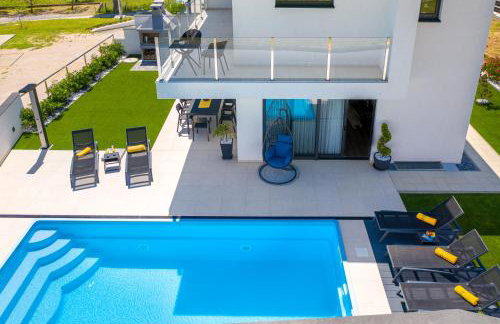 Villa Supernus II with Heated Pool - Photo 7