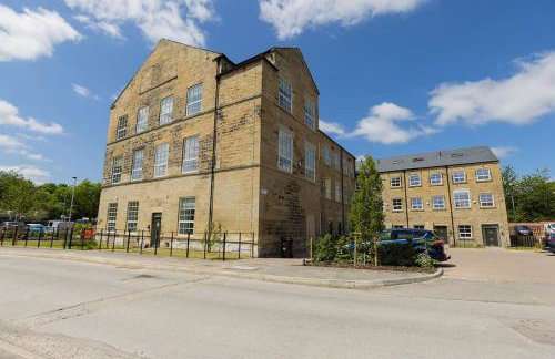 Grade II Mill Townhouse in Leeds with Free Parking which Sleeps 6 - Photo 3