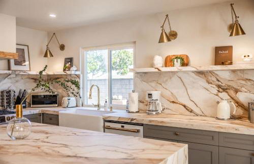 @ Marbella Lane - Vibrant & Chic Designer Home - Photo 38