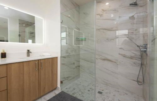 Stylish Apartments in Glendale with Free Parking - Foto 52