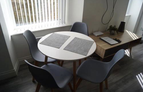 Bright & Stylish 1-bed Apt W/free Parking & Wi-fi - Photo 34