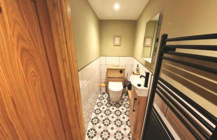 Flexible Accommodation - Newly renovated characterful cottage - Photo 14