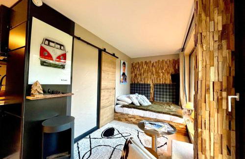 Bright apartment with balcony and pool - Photo 6