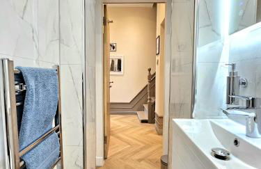 Newly Renovated Gem - Free Parking & Modern Comfort - Foto 14