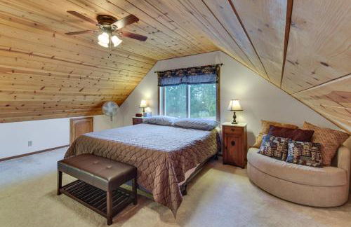 Deck and Wooded Views 5-Acre Auberry Retreat! - Foto 19