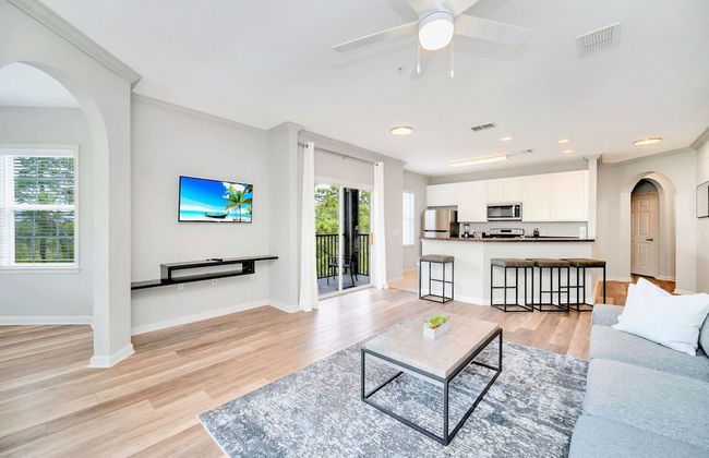 Upstay - Condo Near Disney w Games Pool Sauna - Photo 9