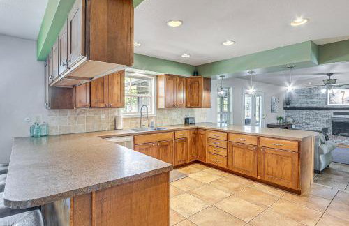 Waterfront Kansas Home with Private Fire Pit! - Foto 9