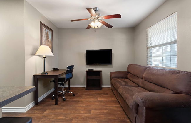 Eagle's Den Suites Carrizo Springs a Travelodge by Wyndham - Foto 4