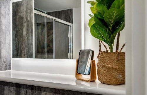 Luxury City Escape - Brand New Stylish 2 Bedroom Apartment with Parking - Foto 19