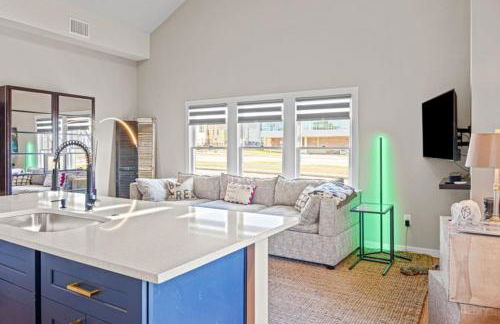 Designer Home, Walk to River - Foto 18