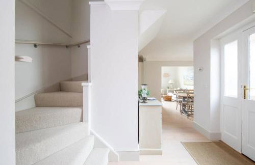 Superior House for 6 Near Beach w Parking Garden - Foto 24