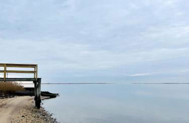 Waterfront Designer Retreat! Stunning Sunsets! Less than 5 minutes to the beach! - Foto 35