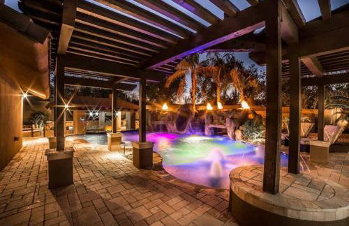 Estate Resort Style Oasis 6BDRM, 5.5 Bath Heated Pool with Misters - Foto 1