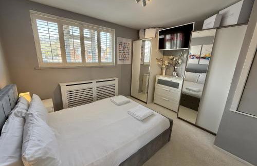 Fantastic 2-Bed House with Parking - Hosted by Hutch Lifestyle - Foto 31