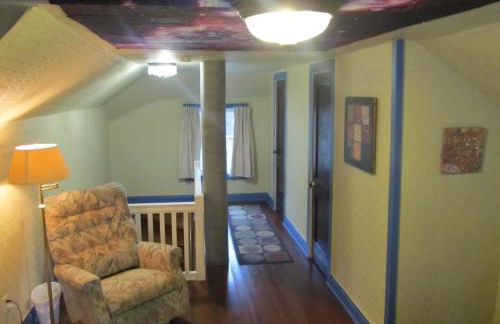 Covered By Faith Rentals -Storybook Home - Foto 15