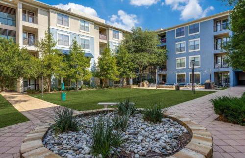 Centrally-Located 1BR Suite with Resort Pool View - Foto 19