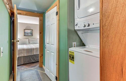 Less Than 8 Mi to Gore Mountain! Family Cottage with Porch - Foto 14