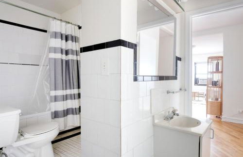 Gold Coast studio w doorman gym 2 blocks to L CHI-916 - Photo 11