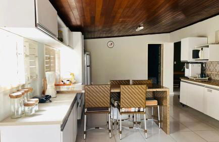 Maravilhosa casa com piscina - Foto 15