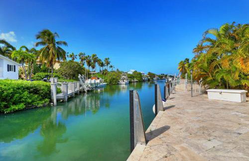 Waterfront Luxury Home With Pool And Boat Dock 3 Bedroom Home by RedAwning - Foto 7