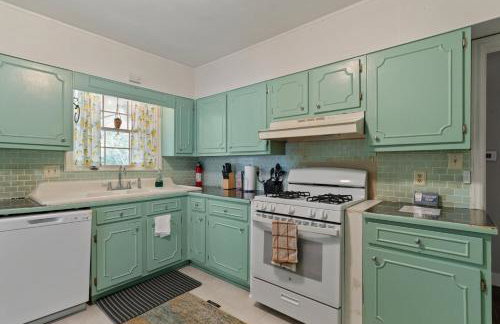 Breezy like Sunday Morning- Close to Everything! - Photo 14