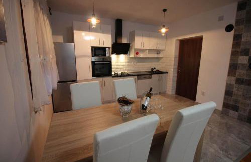 Moderan apartman u blizini mora - Foto 7