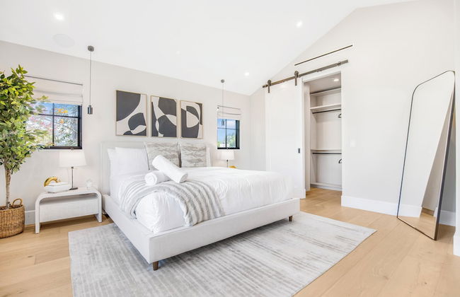 Villa Camellia - Charming 5 BR Home in the Heart of Studio City - Photo 6