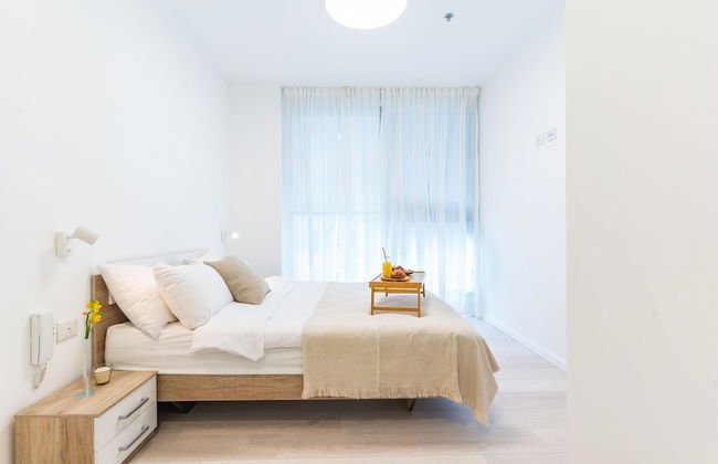 Sunlit Urban Escape with Balcony by Sea N Rent - Foto 12