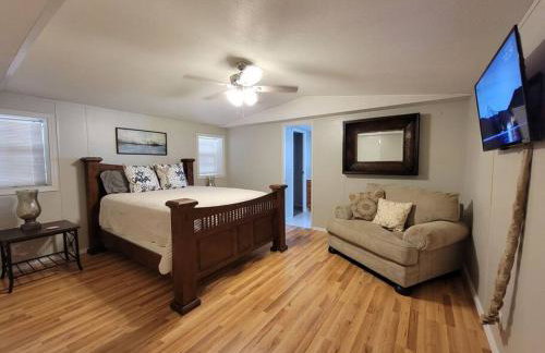 Gigi's Spacious Lakefront with Boat Ramp Access!! Newly Remodeled, Sleeps 8! - Foto 24