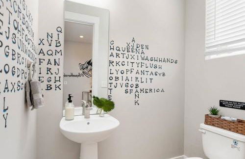 Queen City's Den Uptown - Photo 18