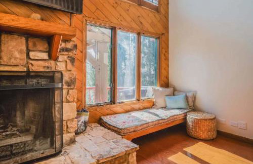 Monthly or Seasonal Large Petite Lake 44 Lakehouse Retreat with Private Pier and Hot Tub secluded Deep in the Woods - Foto 25