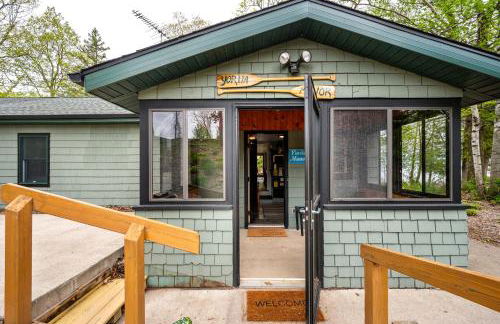 Yorita Manor - Lake Front Getaway! Dogs, Fire Pit & Deck - Photo 16