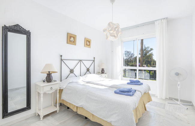 2 bedroom Apartment in Marbella with swimming pool and garden - Photo 6