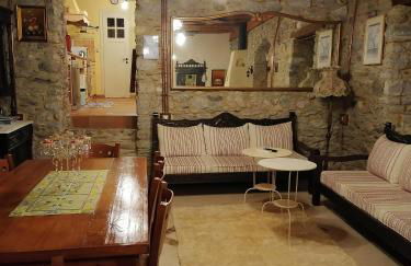 Large Stone Villa with garden. - Foto 12