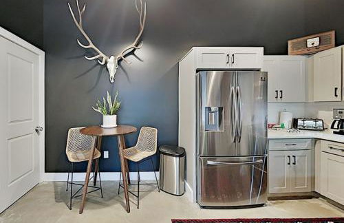 One-Of-A-Kind! Roll Up Garage Door-Pool, Speakeasy - Foto 15