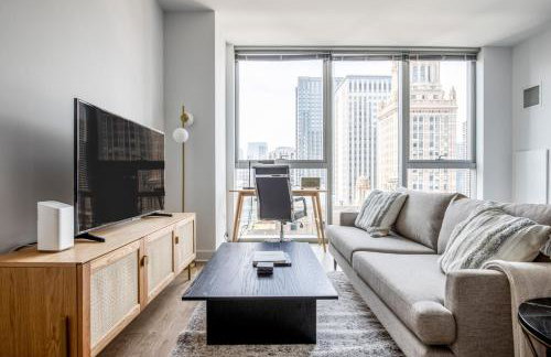 Loop Studio w theater pool nr Millennium Park CHI-958 - Photo 1