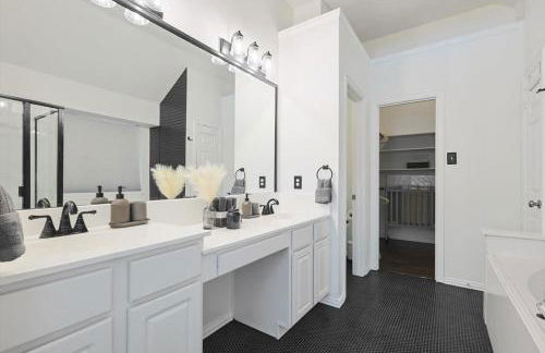 The Blue Holly - Bright & Spacious with a Pool - Foto 18