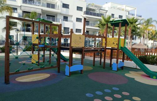 Apartamento familiar premium en Playa Granada - 3 dormitorios, piscina y golf - Foto 30