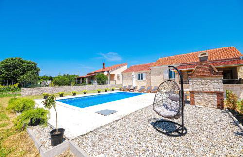 Villa Stone House with Pool - Foto 17