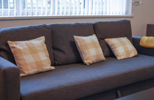Spacious 4 Bedroom House with Parking - Foto 66