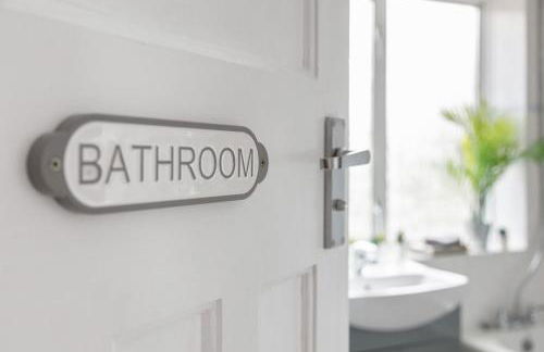 9RA - 4BD House - Wembley Views - Foto 8