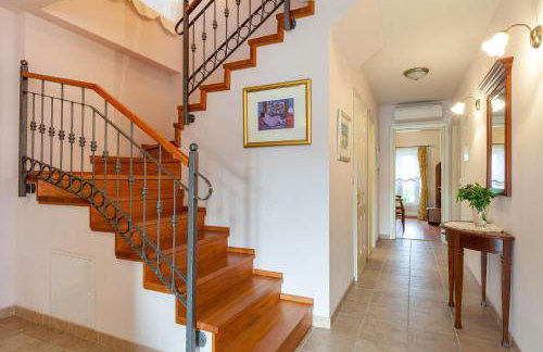 Your Family Oasis by the Sea Villa Mir Vami, heated pool - Photo 16