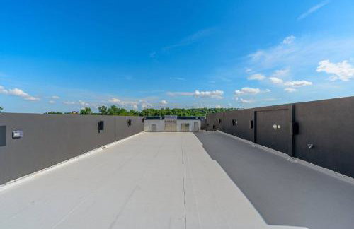 Luxurious Newly Built 5 BR 6 Bath Home w/ Rooftop - Foto 26