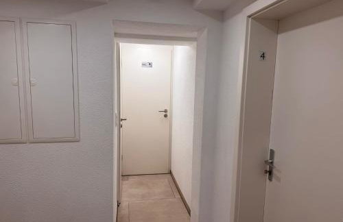 Traumhaft modernes Zimmer mit Doppelbett,,,,Gemeinschaftsbad und WC in 78554 Aldingen - Foto 12