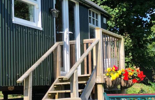 1 Bedroom Cabin Sleeps 2, Private Garden, Wifi - Photo 13