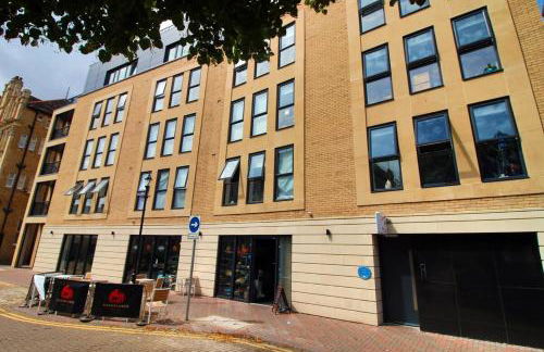 Stylish 2-Bed Apartment in the Heart of Cardiff Bay - Foto 2