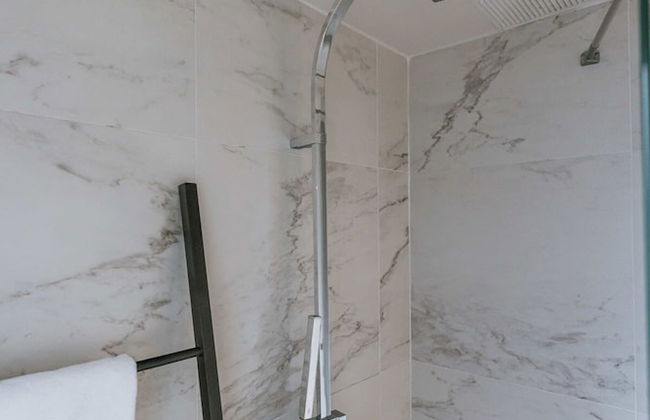 Charming House in the City of Antwerp With Parking - Foto 61