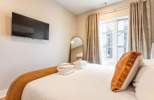 Here You Come Again by Stay Local Nashville - Foto 24