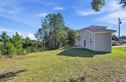 Modern Pine-Scented Retreat – 30 Mins to Beach! home - Foto 36