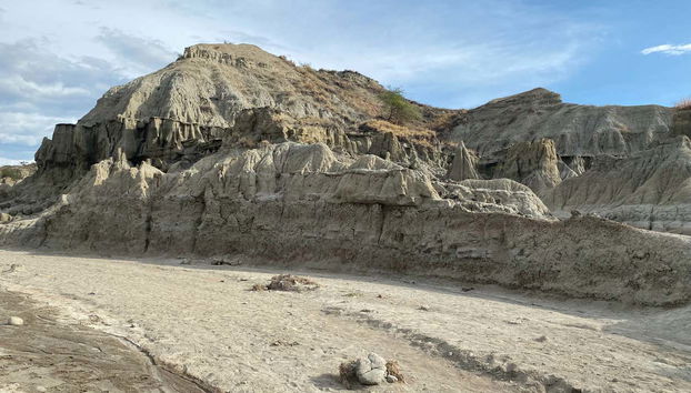 Explore the Gray Desert and its valleys